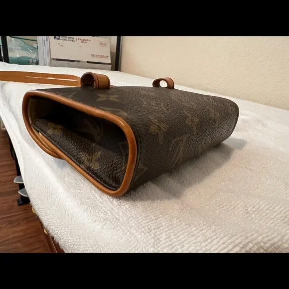 Pre-owned Louis Vuitton Florentine Pochette Monogram Canvas - Picture 11 of 16